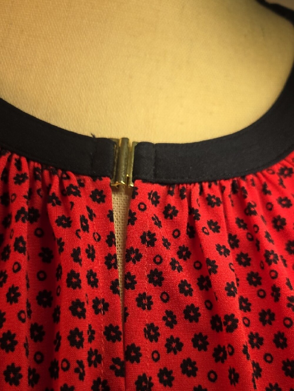 Jones New York Pink Sleeveless Printed Shell with Navy Flowers & Trim - Picture 3 of 4